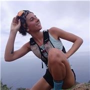 Profesora de deportes como (trail, senderismo, baloncesto), también me estoy formando en gestión emocional y meditación